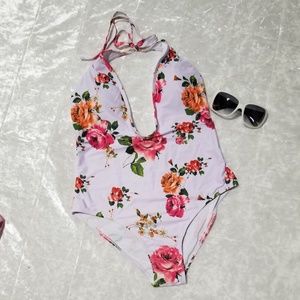 White Floral swimsuit B1/28